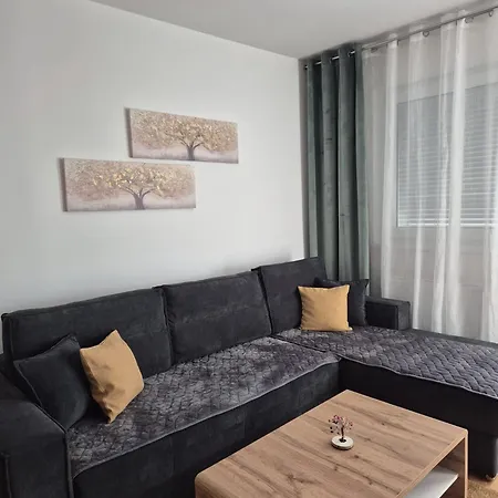 Apartament Hari Oaza *