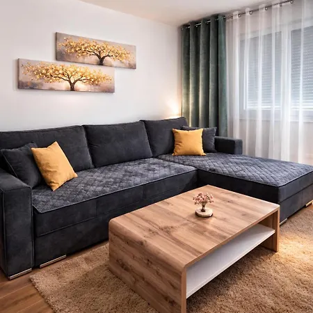 Apartament Hari Oaza *